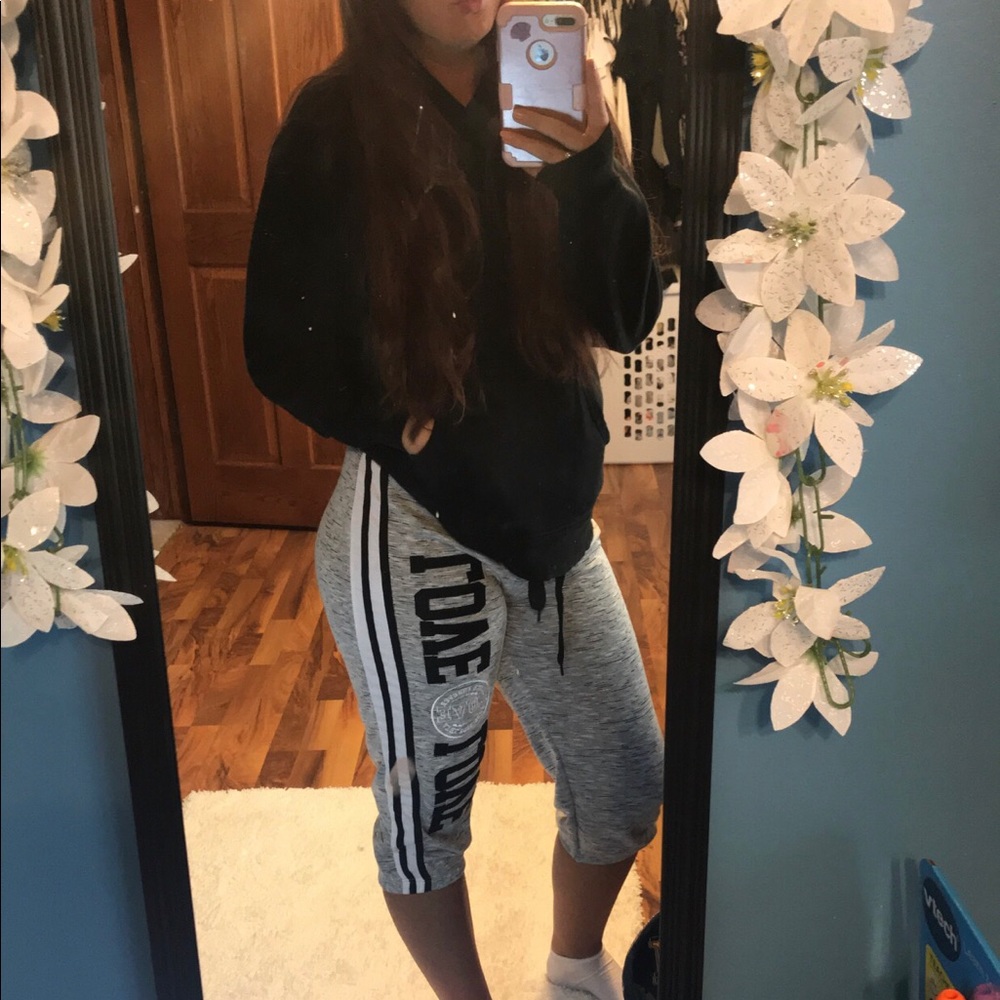 Capri sweatpants